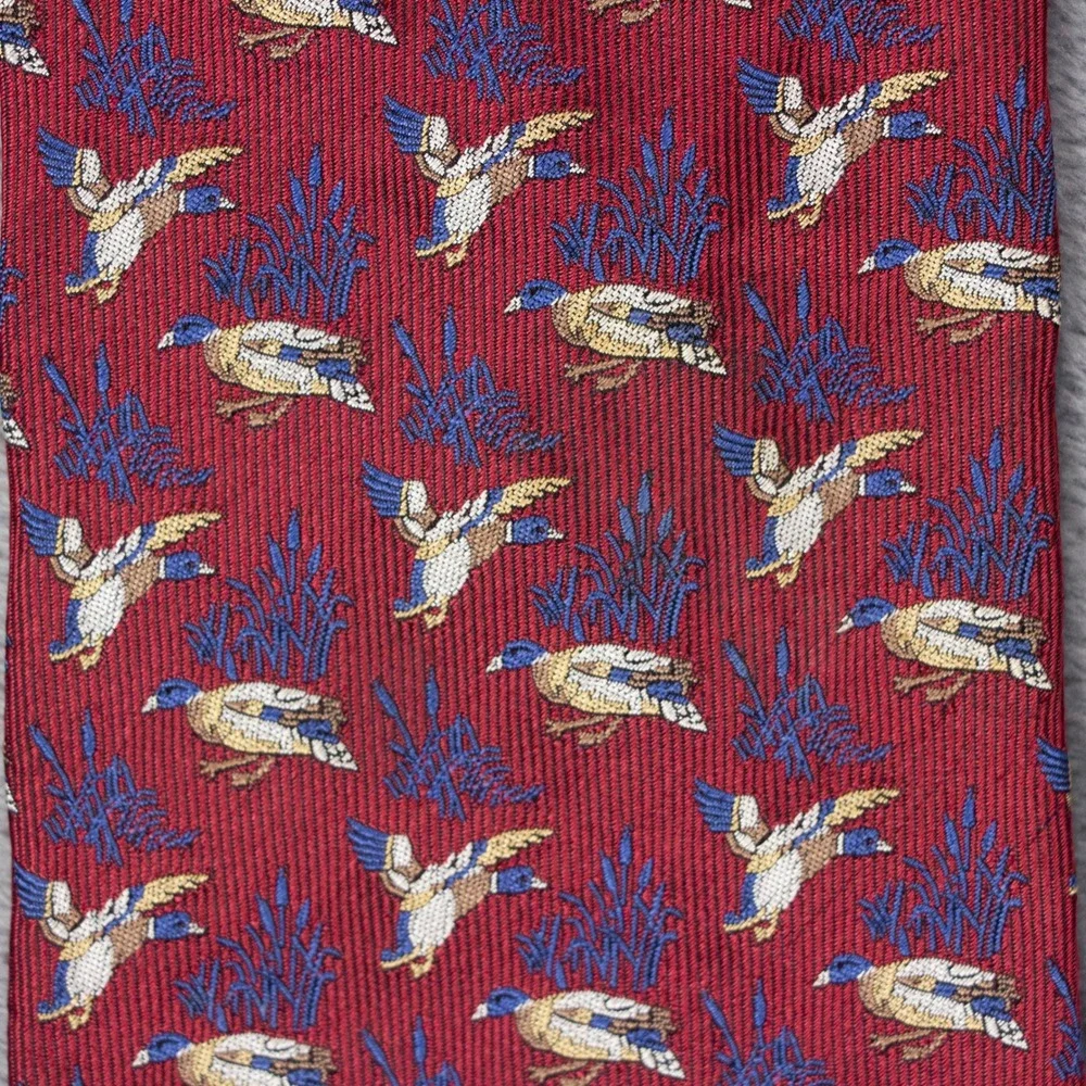 Brooks Brothers Makers Red Silk Mallard Duck Flying Tie Made in‎ USA